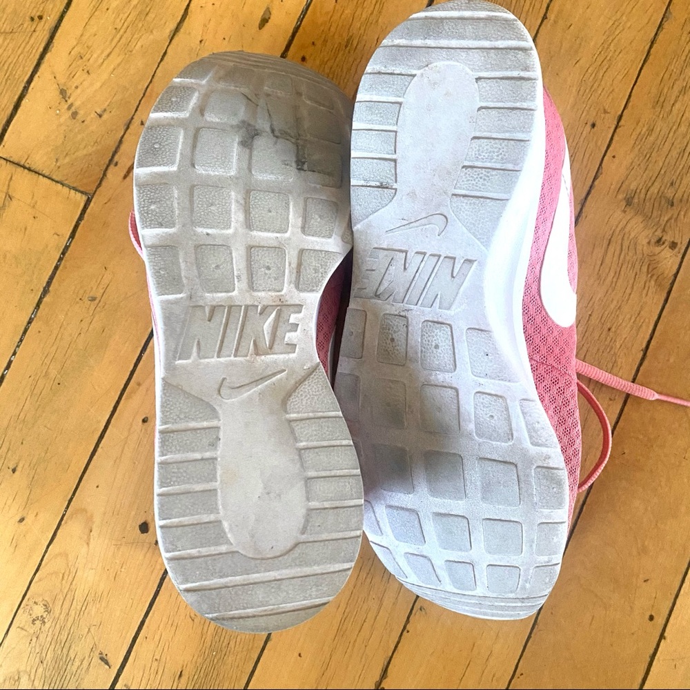 Nike shoes - Picture 3 of 4